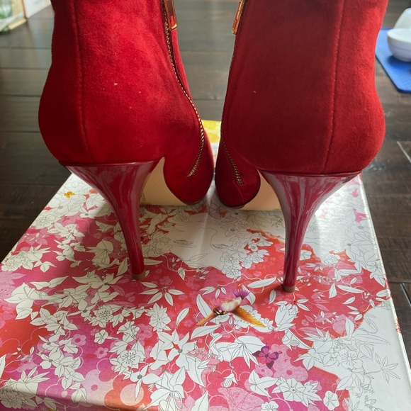Red suede leather boots size 7 brand new in the box by Chinese Laundry - Picture 7 of 11